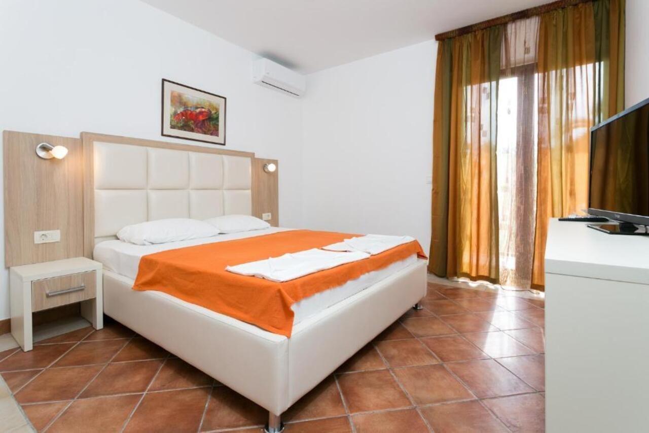 Milan'S Apartments Sveti Stefan Kültér fotó