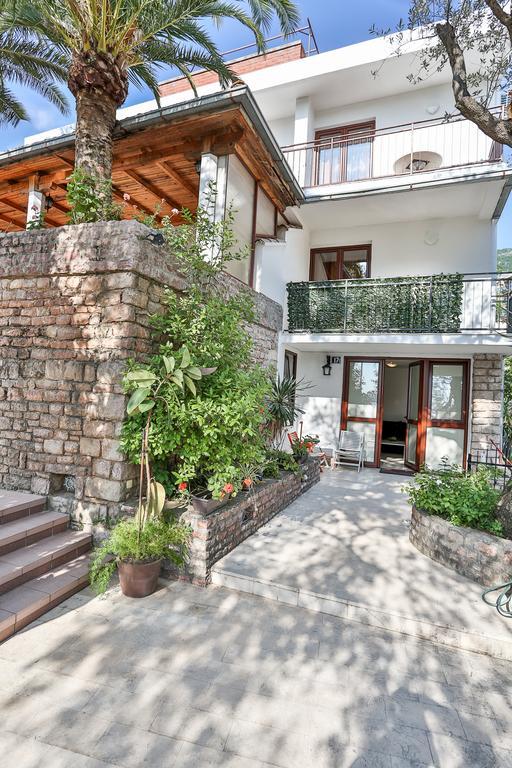 Milan'S Apartments Sveti Stefan Kültér fotó