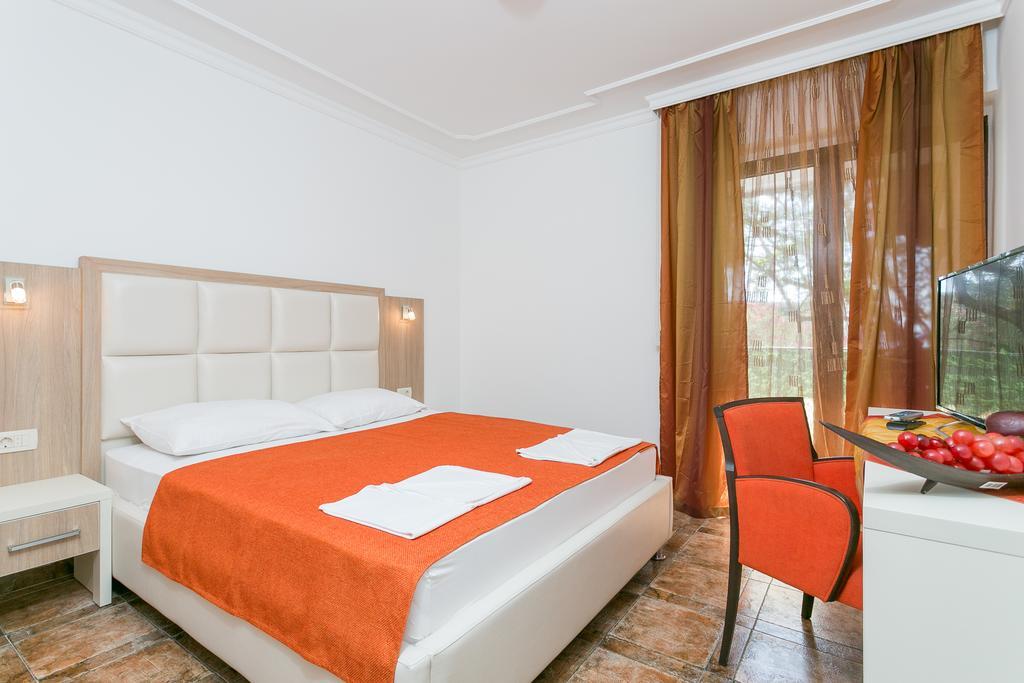 Milan'S Apartments Sveti Stefan Kültér fotó